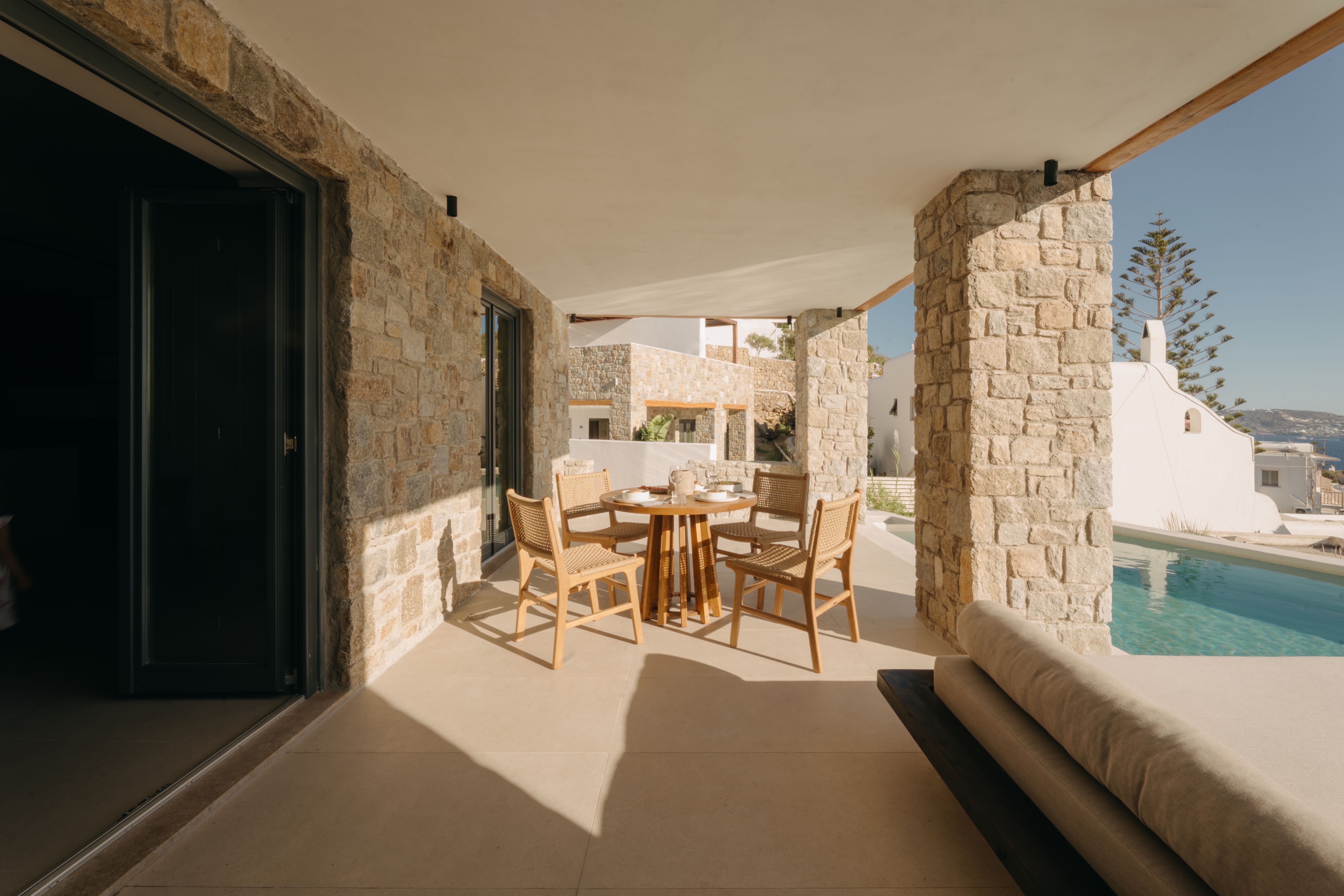 Empa Construction — Εξωτερικός Χώρος